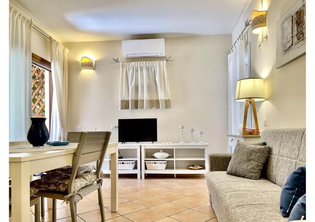 Le Residenze Sul Mare B6 Apartment Porto Ottiolu Exterior photo